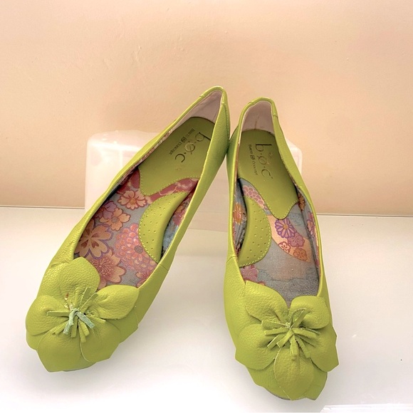 b.o.c. Lime Green Leather Floral Loafers B a l let flats Size 9M - Picture 1 of 12